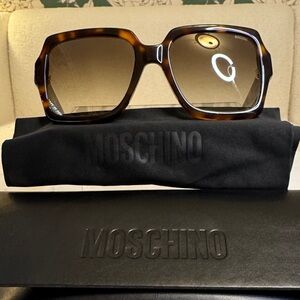 Moschino Brown Tortoise Sunglasses NIB with case & lense cloth